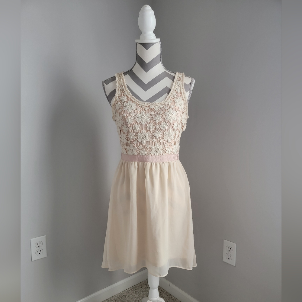 NWT X-Small Blush Pink and lace embellished American Eagle Dress